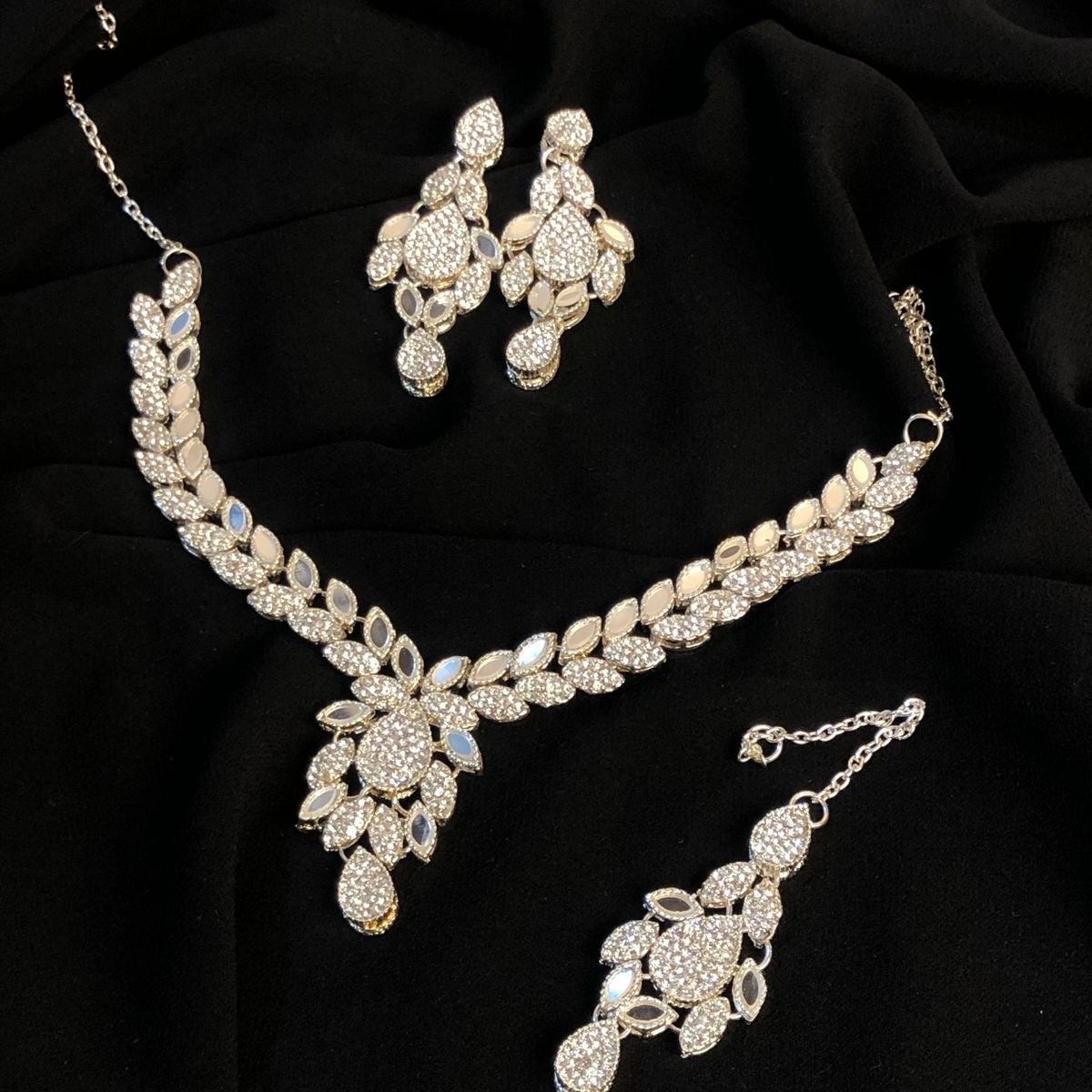 JEWLERY SET WITH BINDYA Promotion