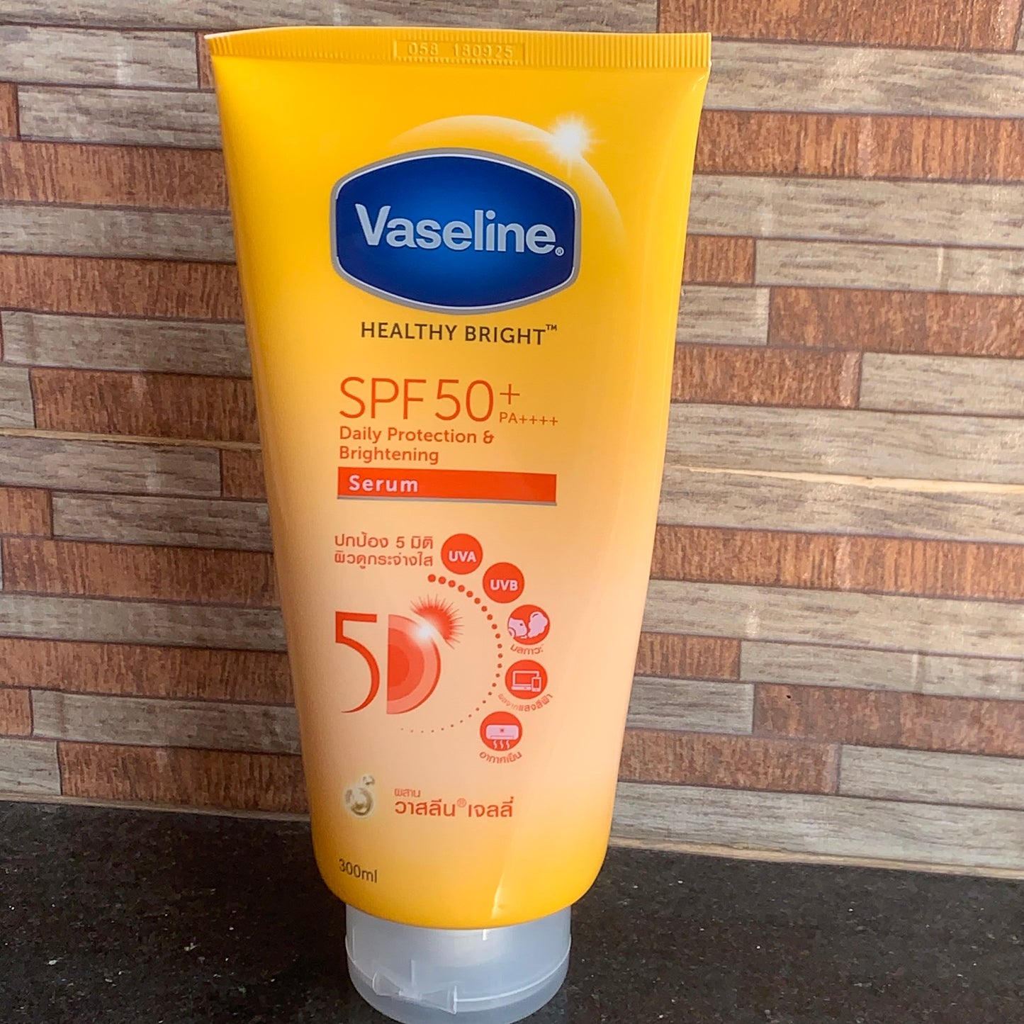 Vaseline Gluta Hya Serum Boost Lotion 300ml