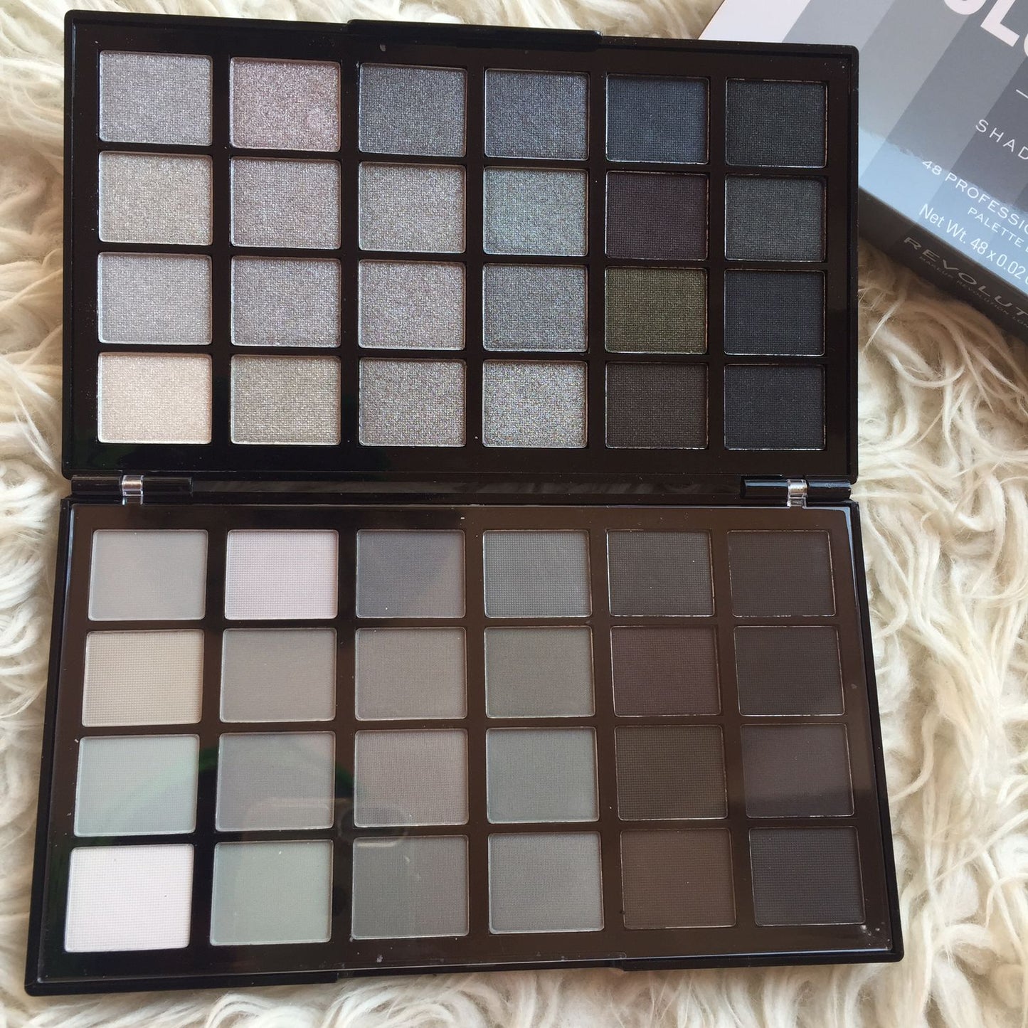 Revolution colour book palette