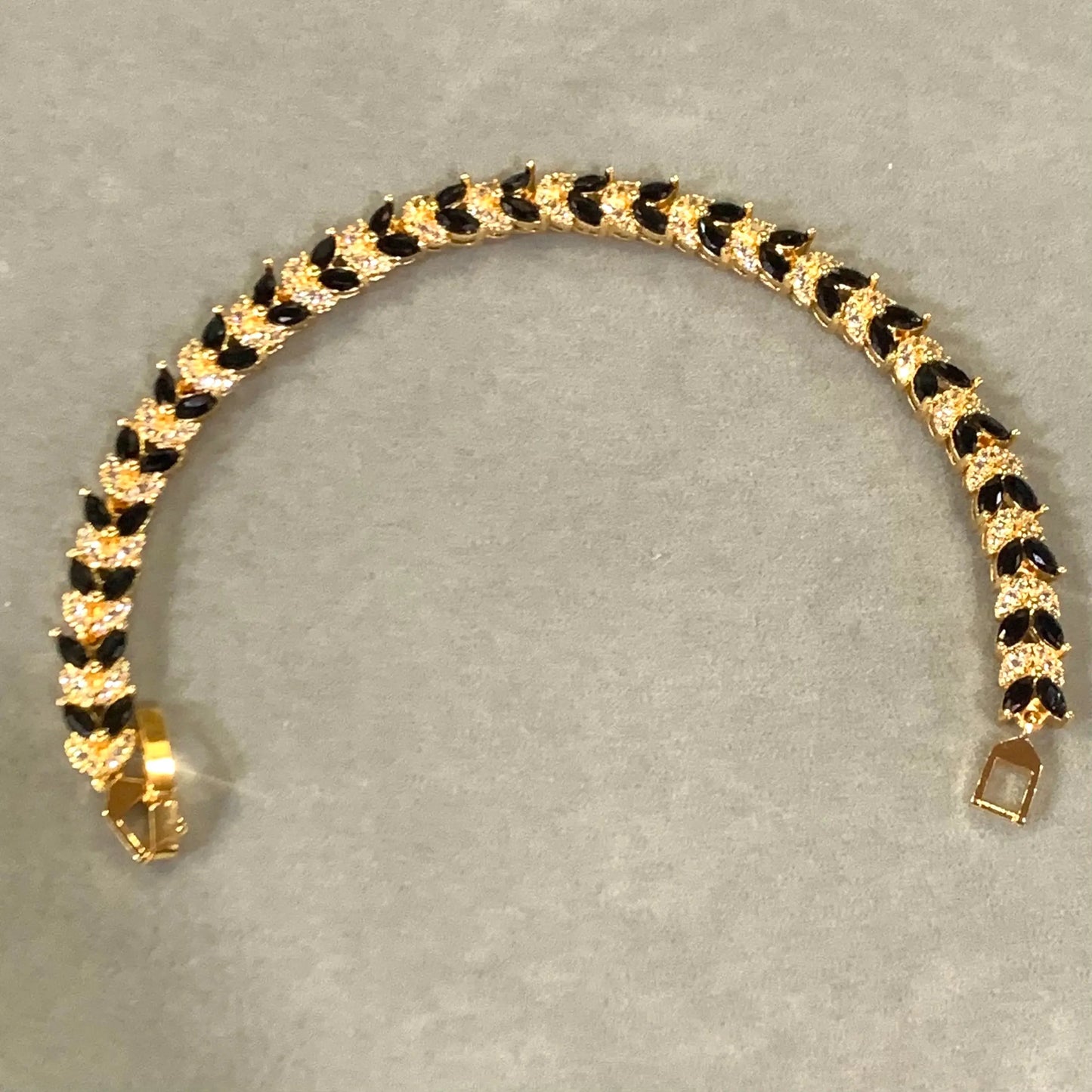 Bracelet jewlery