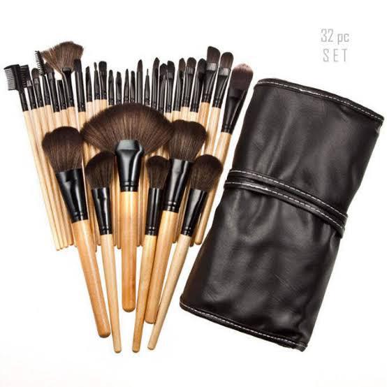 32 pc Makeup brush set