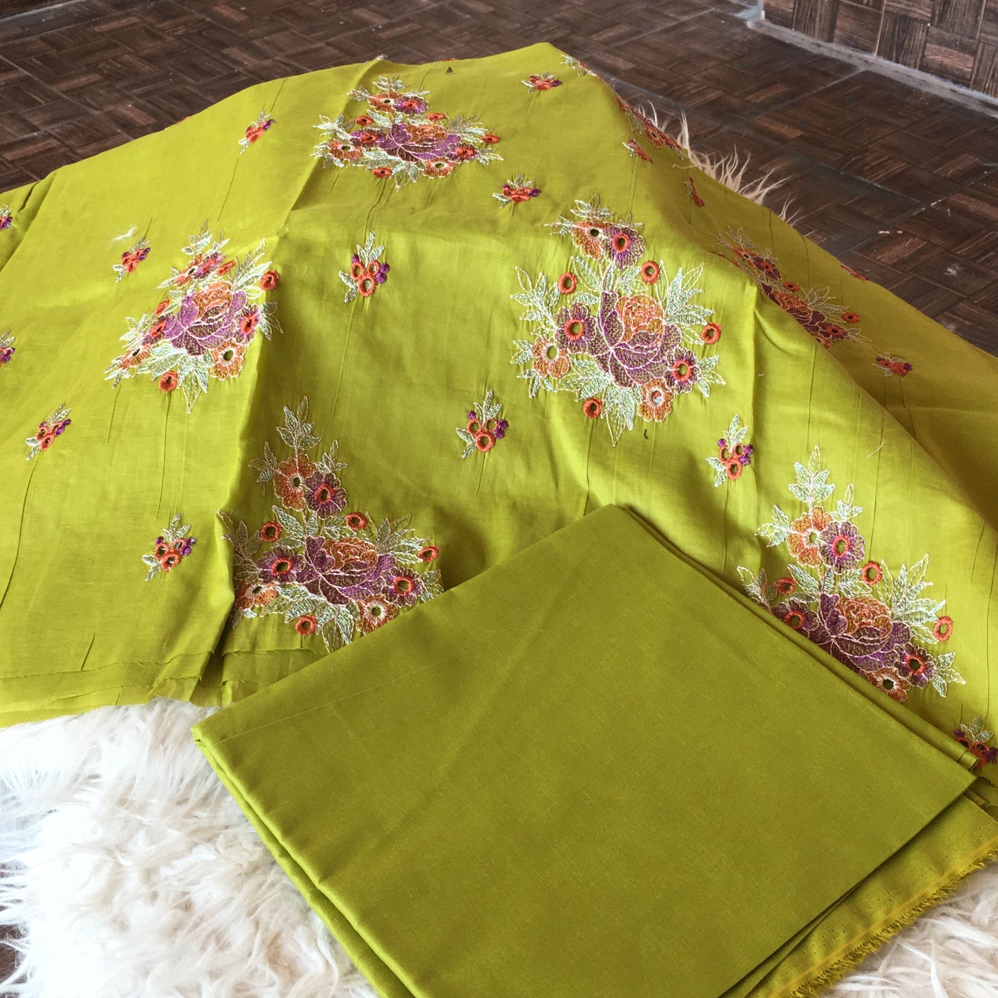 Unstitched suit 2 pcs luxury lawn promotion