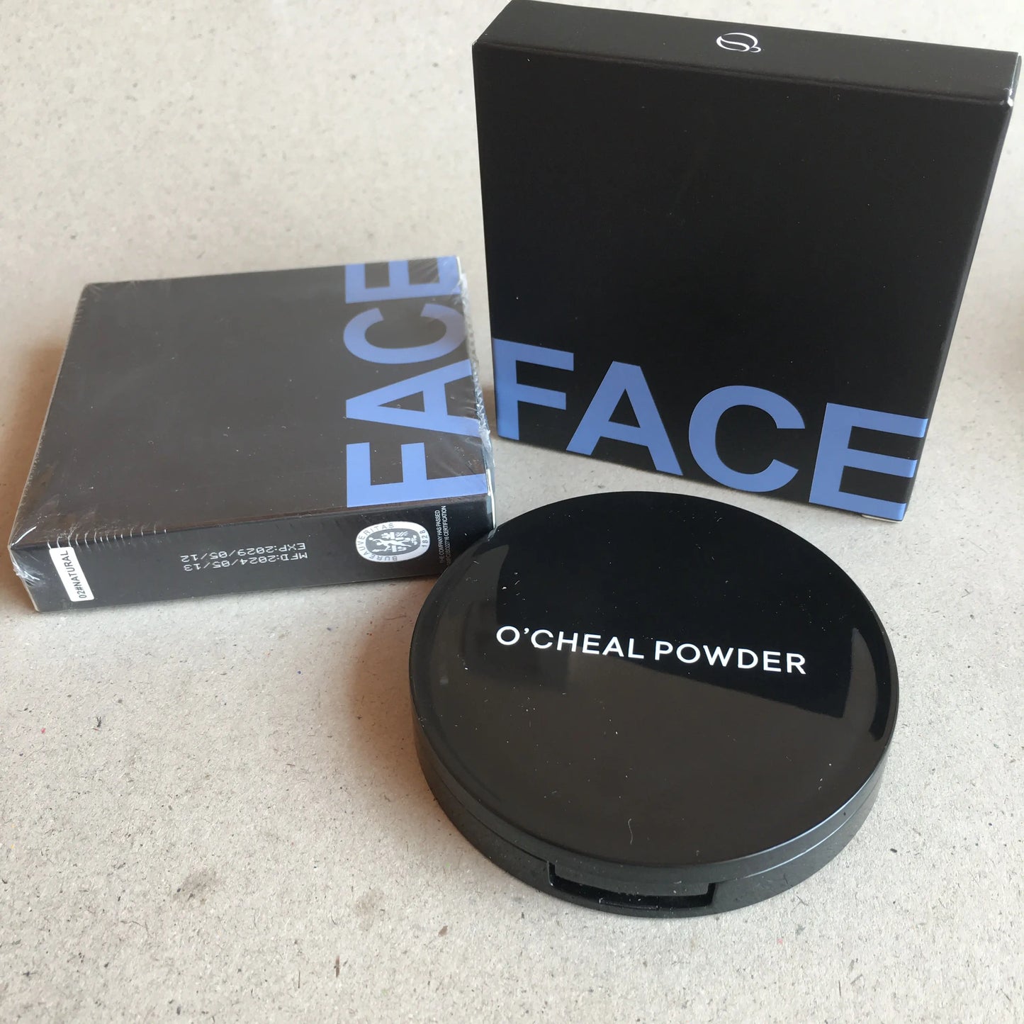Face compact
