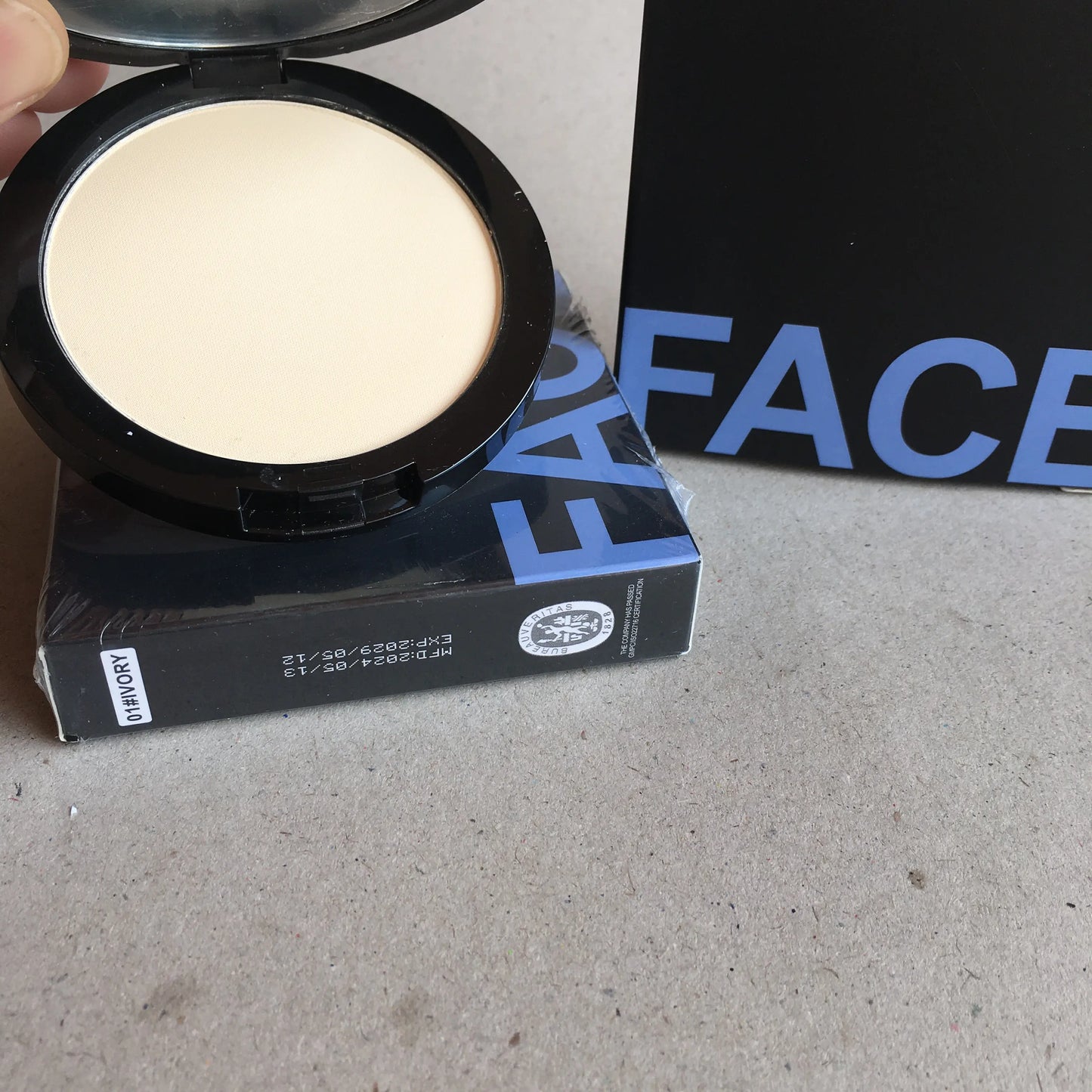 Face compact