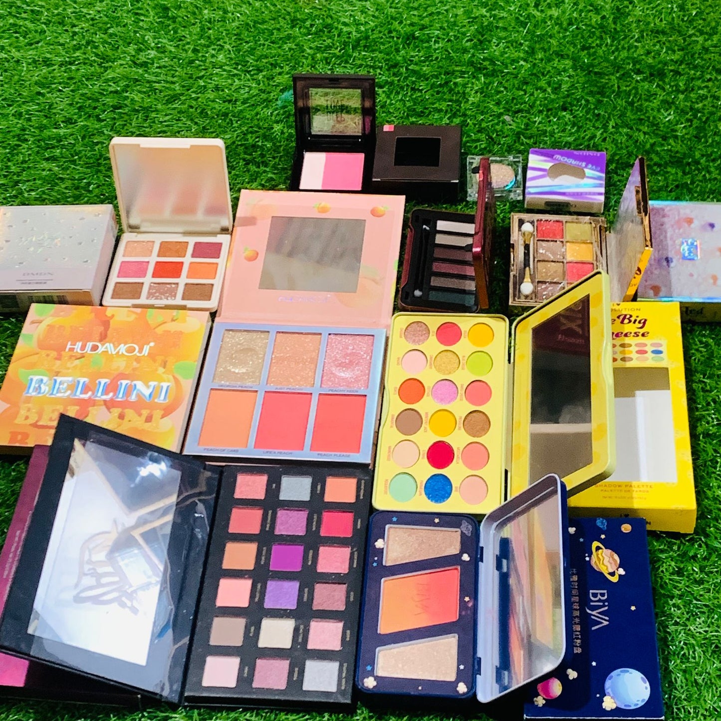 Eye shadow pallete deal