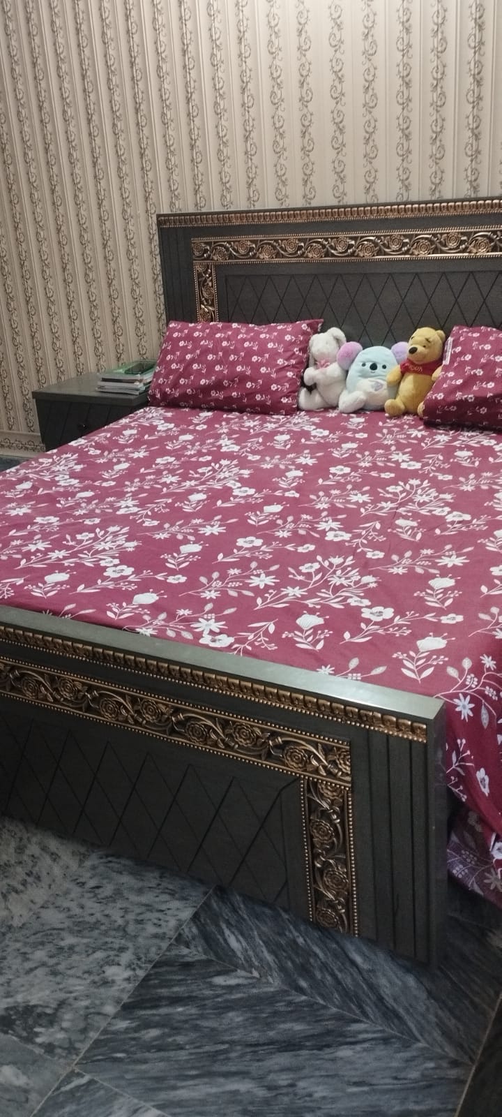 Pure Cotton Bedsheet in mahroon colour single