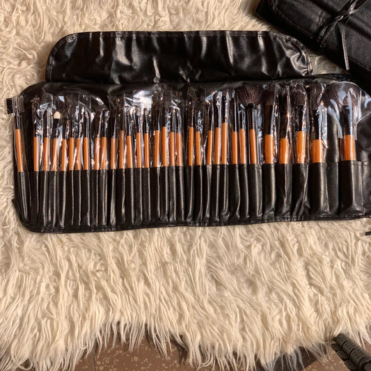 Professional makeup brush set