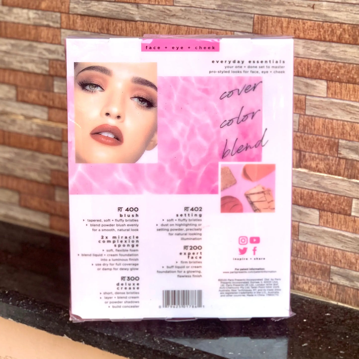 Real Technique Brush set with single sponge