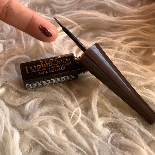 Technic liquid liner Brown