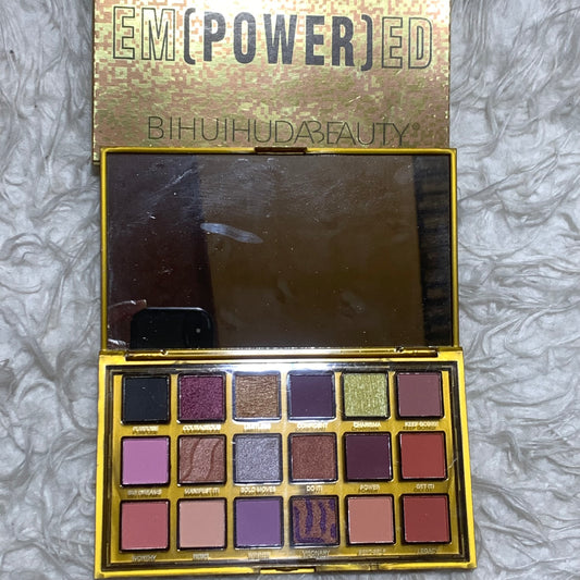 Em power Ed hudabeauty eyeshadow palette