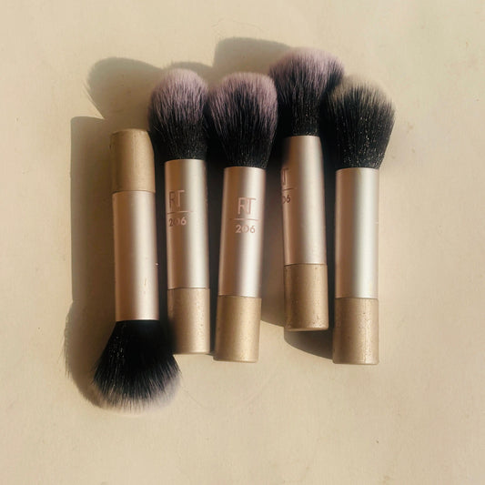 Real Tecnique Makeup Brushes (5pcs) 1$