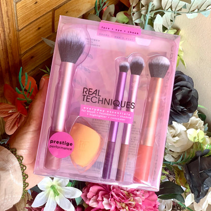 Real Technique Brush set with single sponge