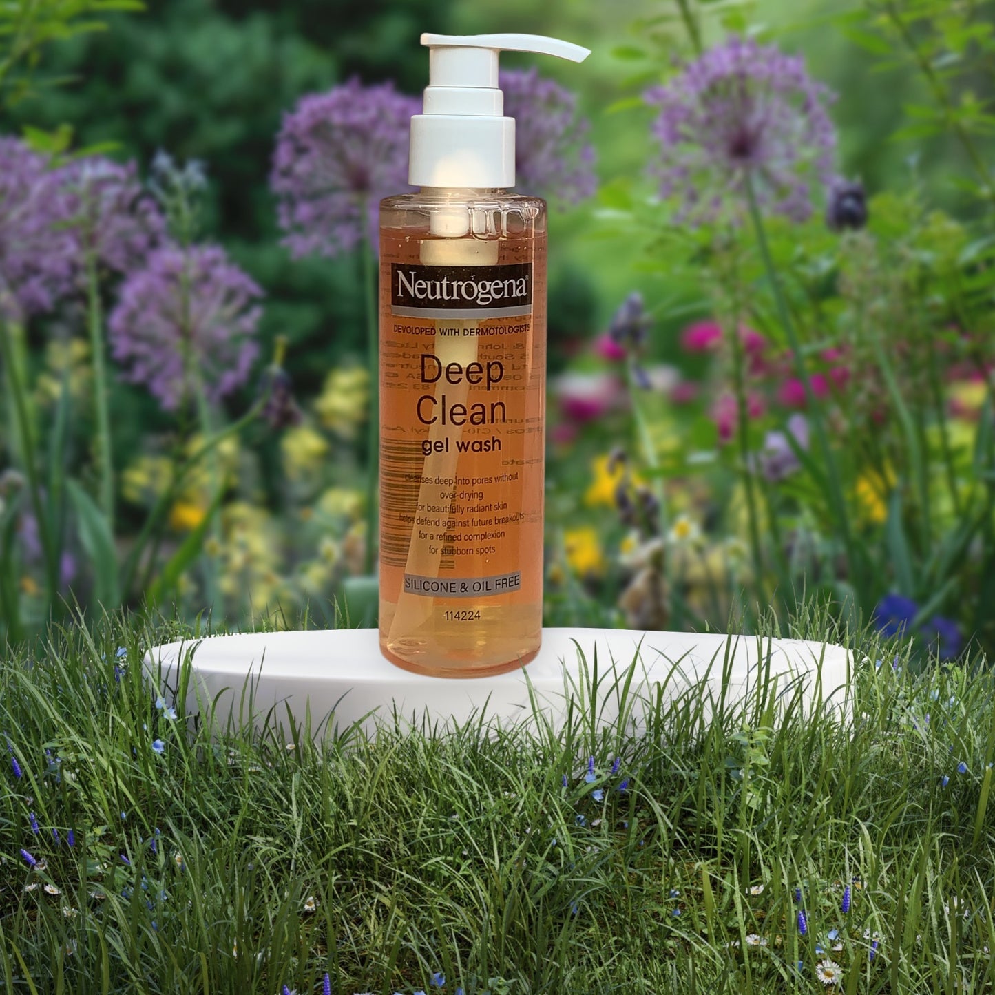 Neutrogena face wash