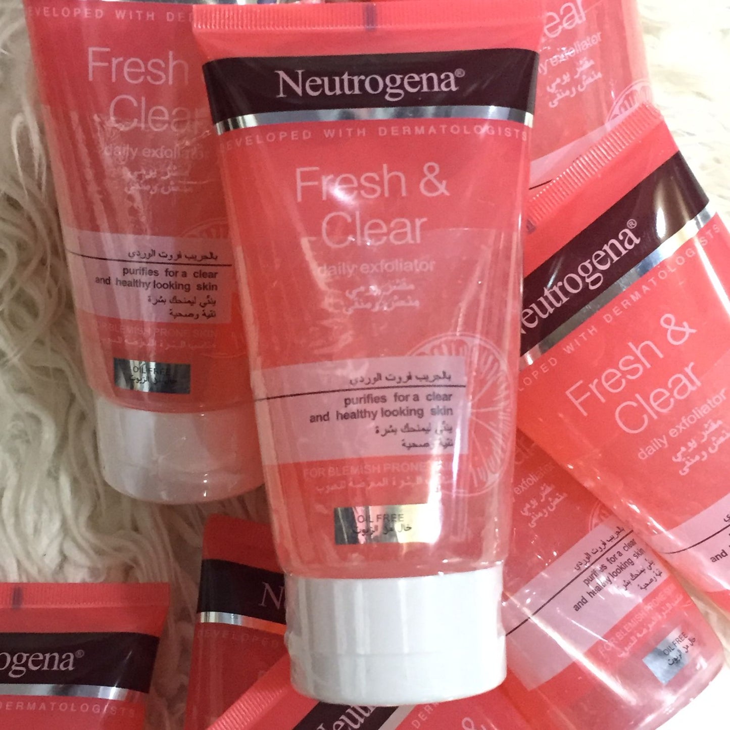 Neutrogena fresh & clear daily exfoliator ( oil free )