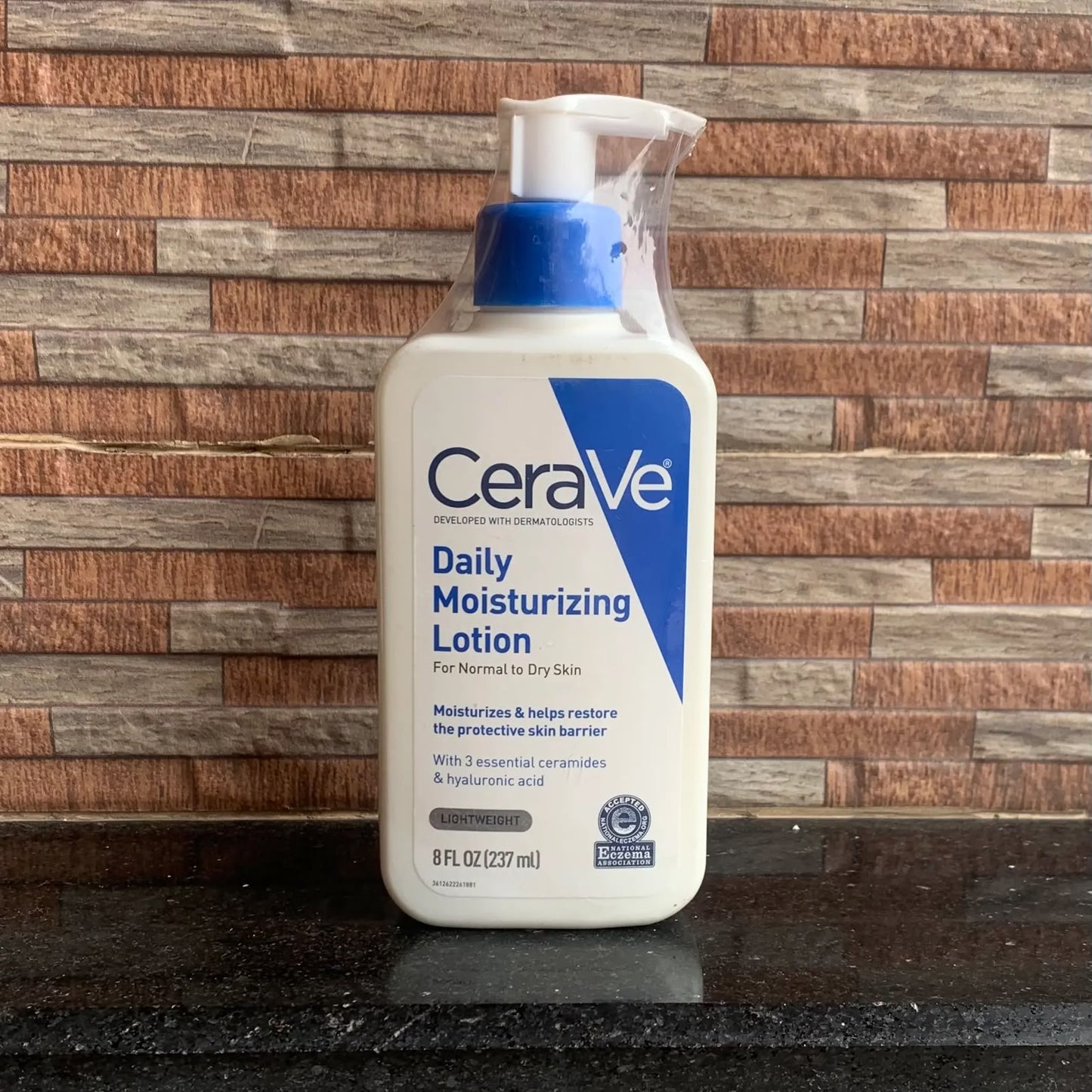 CeraVe Daily Moisturizing Lotion with lock 237ml