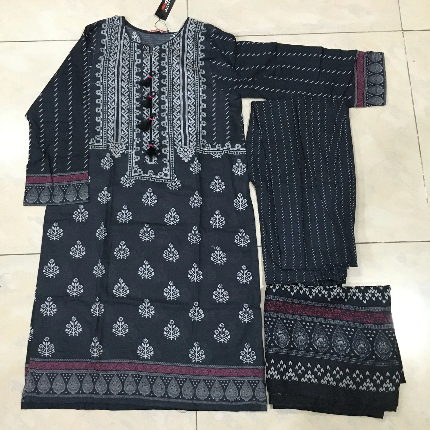 3 PCs suit  zellbury  size small promotion